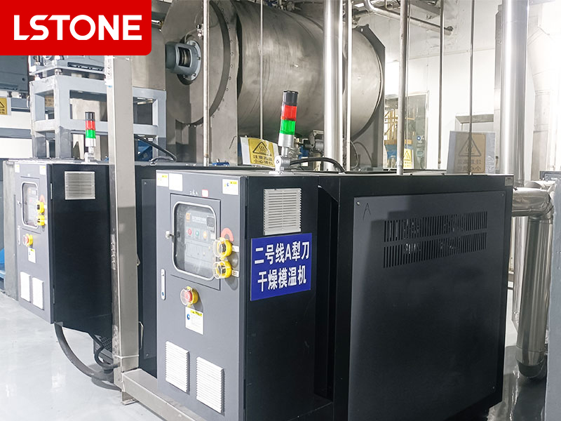 利用犁刀干燥機(jī)控溫油溫機(jī)，制備高性能的鋰電正極材料